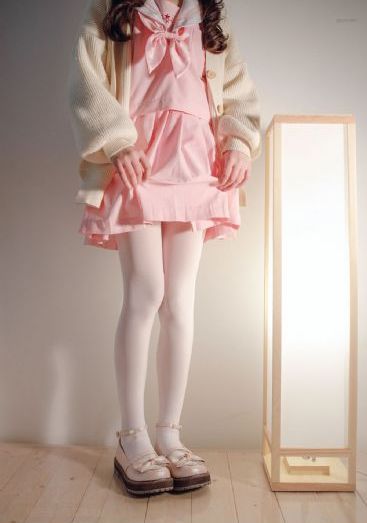 饭桌上故意张开腿让公H视频_手机MP4免费观看韩国