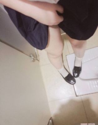 皇上扒开臀部让太监调教_正版成人在线观看免费